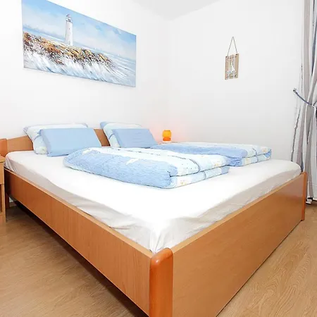 Nane - One Bedroom With Terrace And Sea View *