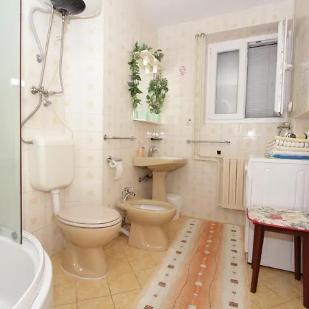 Apartman Nane - One Bedroom With Terrace And Sea View