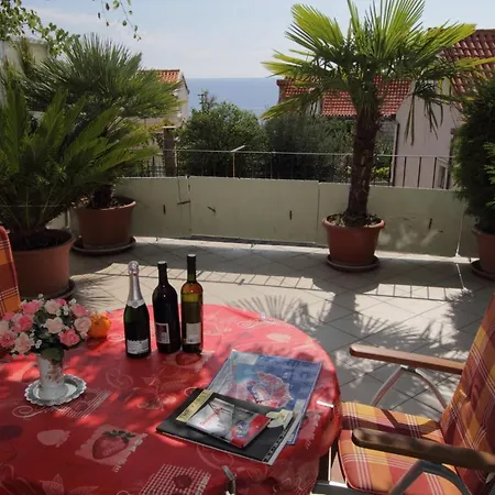 Nane - One Bedroom With Terrace And Sea View *